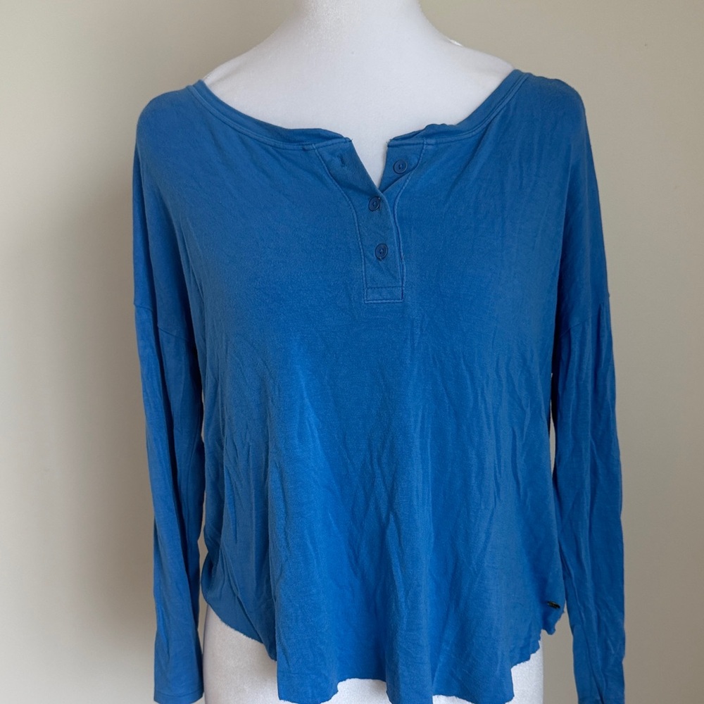 American Eagle Outfitters Blue Buttoned Long Sleeve Top